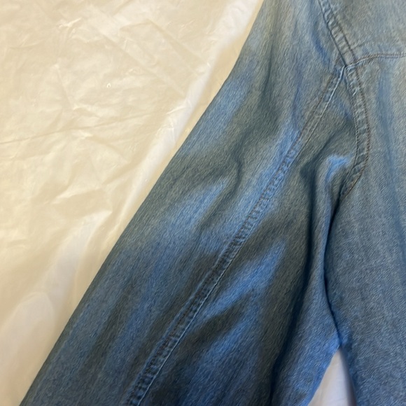 NWOT Ladies Light Weight Blue Chambry Workshirt - Picture 9 of 10